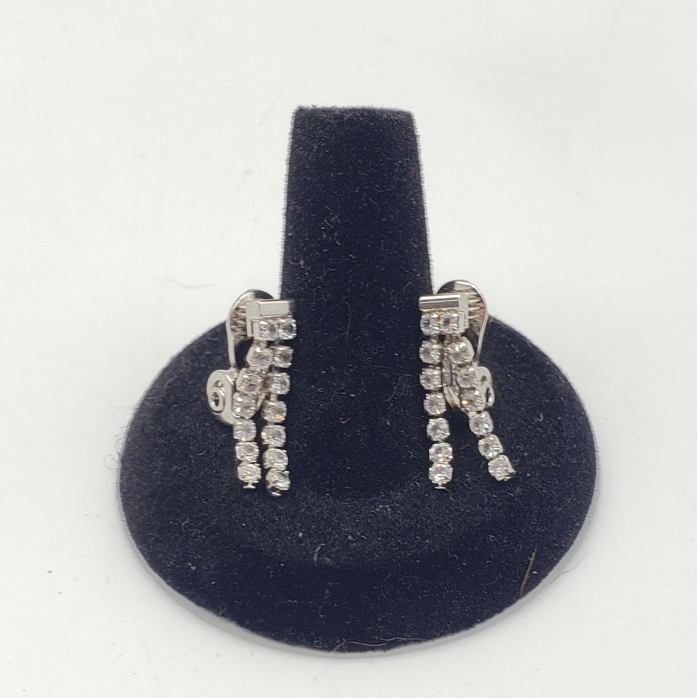 Vtg Monet clip on earrings